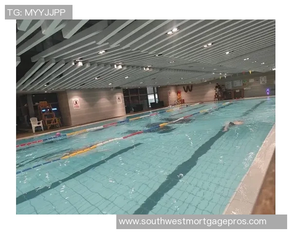 轻松掌握游泳技巧：从零基础到自由泳畅游的全面入门指南